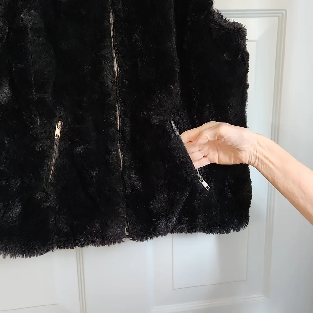 Fuzarka, Girl's, Sz 14, Black Fur Vest w Collar & 2 Zipped Pockets, Lined. - Picture 3 of 7